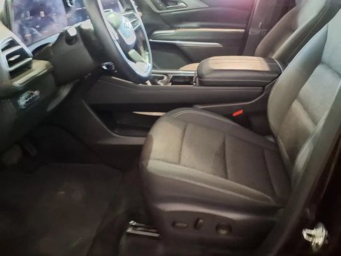 Used 2024 Chevrolet Traverse LT AWD/4WD image 17