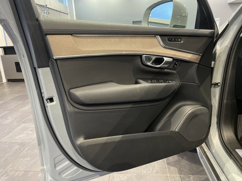Used 2025 Volvo XC90 B6 Plus image 14