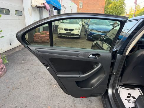 Used 2014 Volkswagen Jetta SE FWD image 24