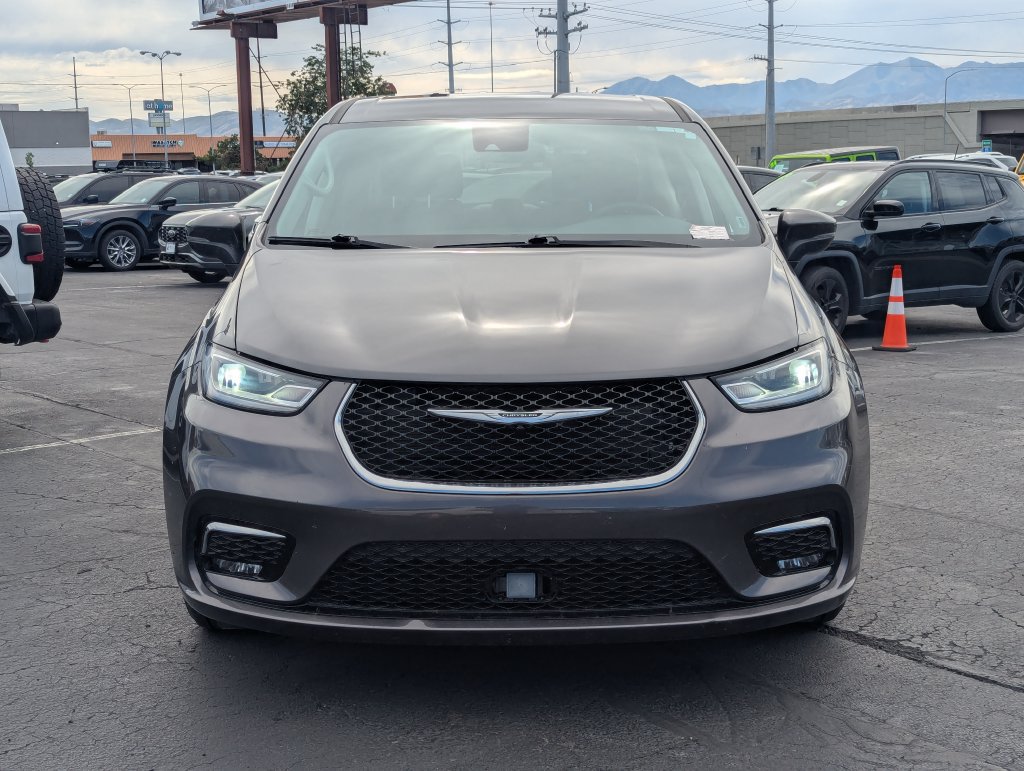 Used 2023 Chrysler Pacifica Touring-L FWD image 10