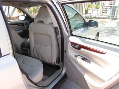 Used 2001 Volvo V70 image 18