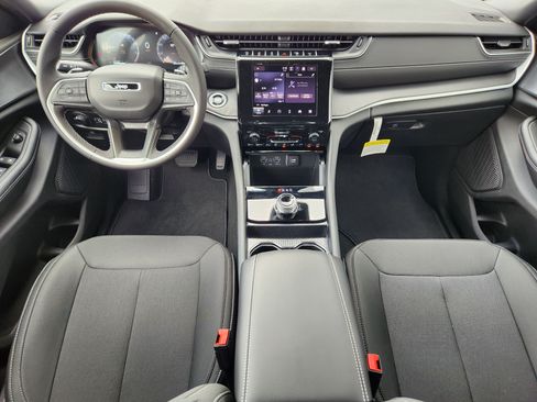 New 2026 Jeep Grand Cherokee Laredo AWD/4WD image 2