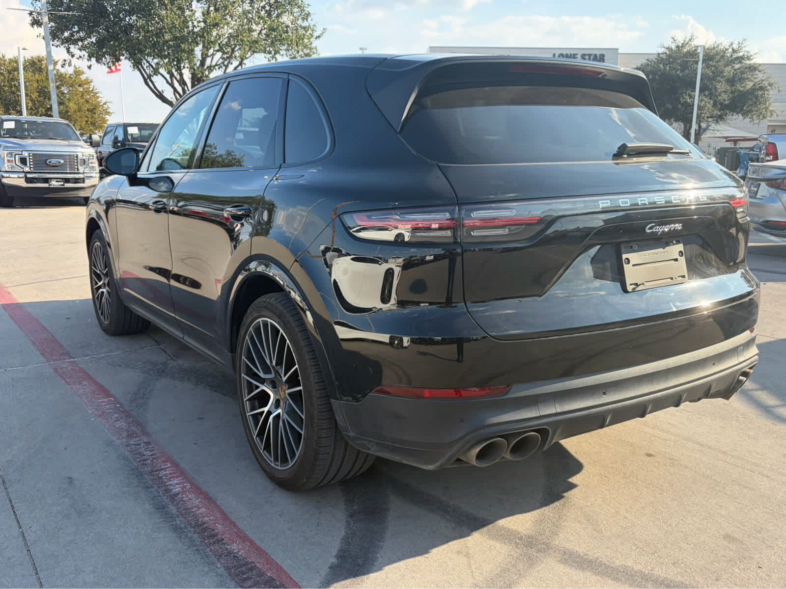 Used 2019 Porsche Cayenne AWD/4WD image 2