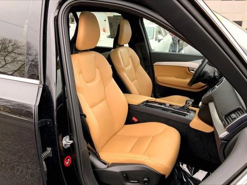 Used 2018 Volvo XC90 T5 Momentum w/ Convenience Package image 6