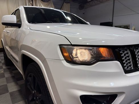 Used 2017 Jeep Grand Cherokee Altitude image 7