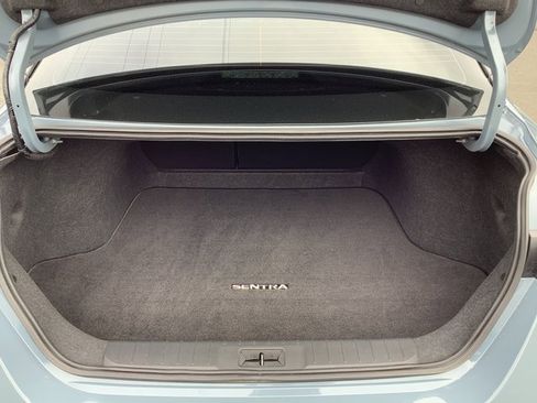 Used 2025 Nissan Sentra SR w/ SR Premium Package image 29