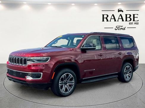 Used 2023 Jeep Wagoneer 4WD w/ Premium Group I image 3