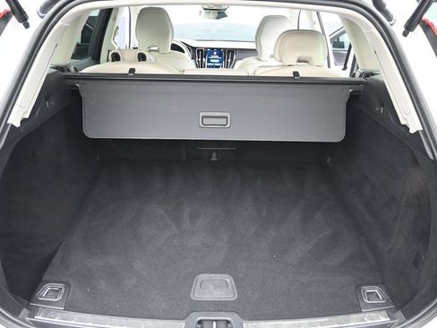 Certified 2023 Volvo XC60 B5 Plus w/ Climate Package AWD/4WD image 18