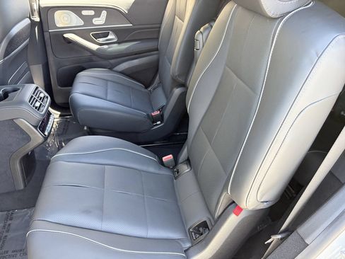 Used 2024 Mercedes-Benz GLS 580 4MATIC image 17