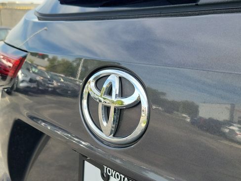 Used 2022 Toyota Highlander XLE image 6