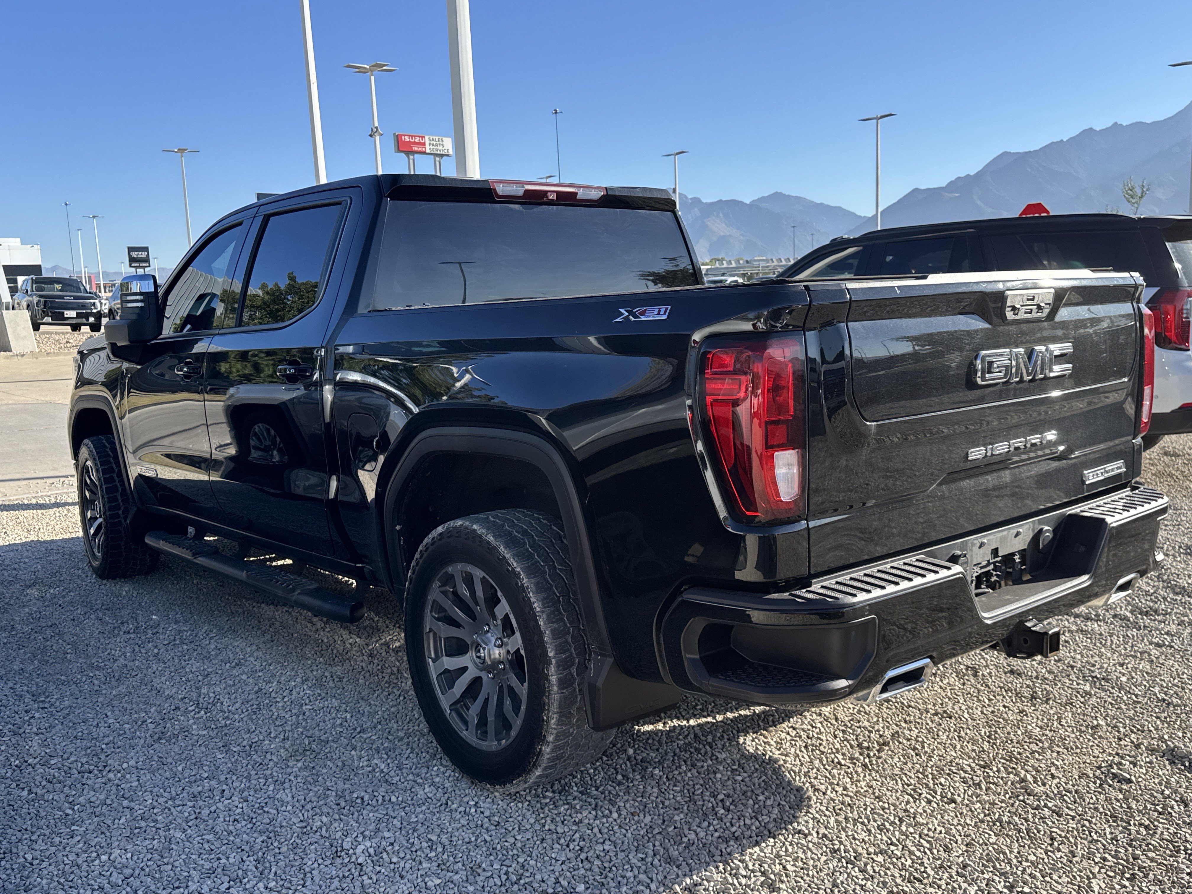 Used 2020 GMC Sierra 1500 Elevation w/ Elevation Value Package AWD/4WD image 3
