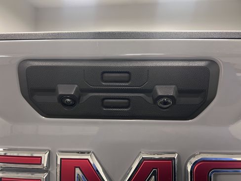 Used 2025 GMC Sierra 2500 AT4 image 12