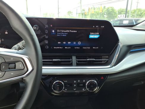 Certified 2024 Chevrolet Trax LT w/ Driver Confidence Package FWD image 19