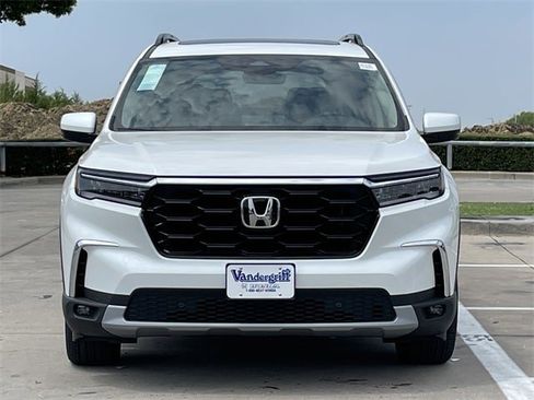 New 2025 Honda Pilot Touring image 8