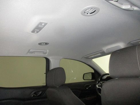 Used 2023 GMC Acadia SLE w/ Driver Convenience Package FWD image 18