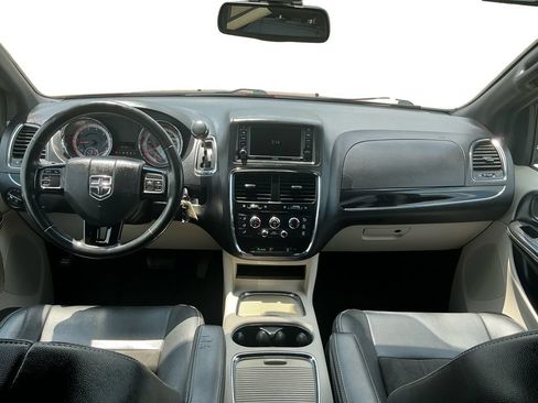 Used 2019 Dodge Grand Caravan SXT FWD image 17