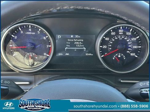 Used 2024 Kia Carnival EX FWD image 28