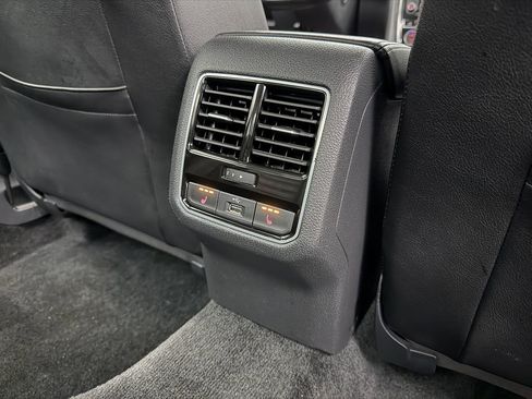 Used 2016 Volkswagen Passat 1.8T SEL Premium image 23