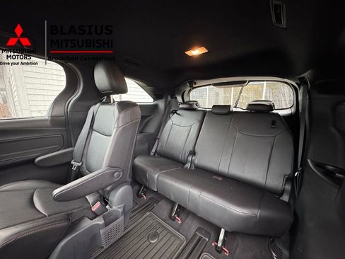Used 2025 Toyota Sienna XSE w/ XSE Plus Package image 21