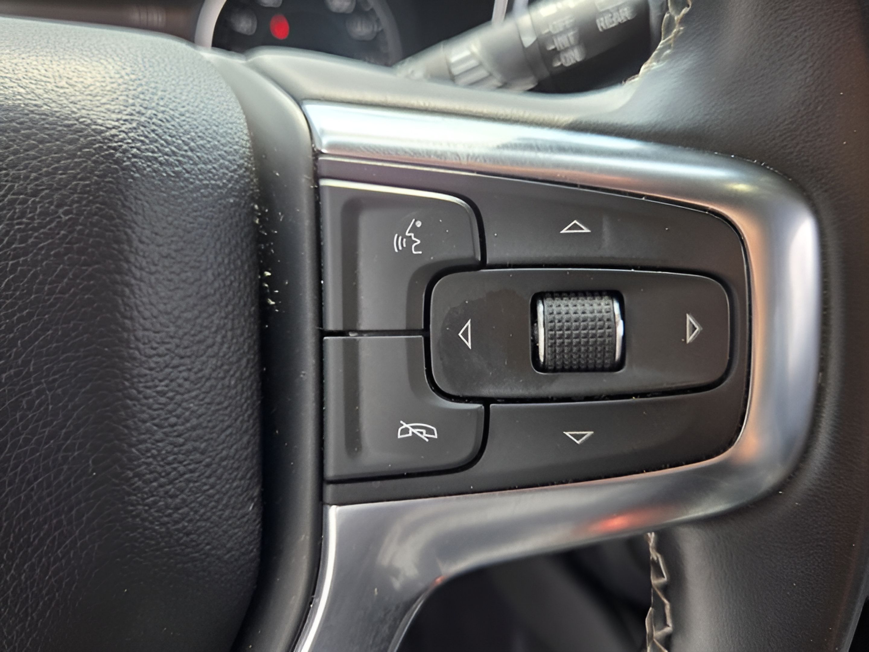 Used 2024 Chevrolet Blazer LT FWD image 25