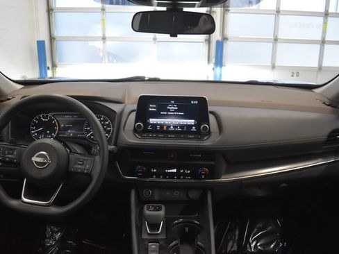 Used 2023 Nissan Rogue SV AWD/4WD image 5