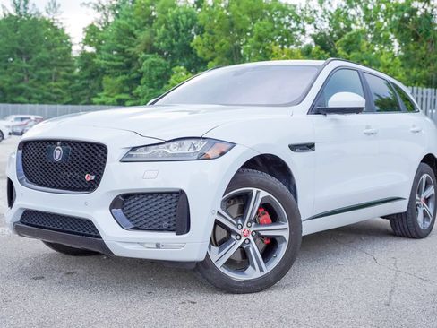 Used 2017 Jaguar F-PACE S AWD/4WD image 3