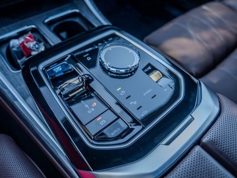 Used 2024 BMW i7 eDrive50 image 12