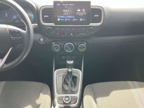 Used 2024 Hyundai Venue SEL FWD image 17
