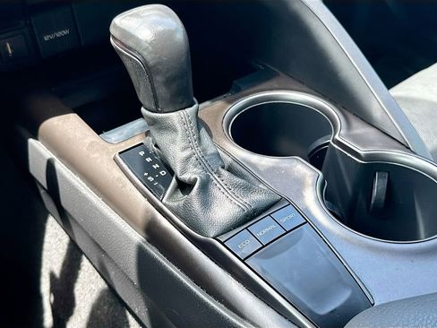 Used 2022 Toyota Camry SE FWD image 17