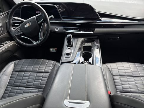 Used 2023 Cadillac Escalade ESV V AWD/4WD image 4