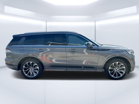 Used 2022 Lincoln Aviator Grand Touring w/ Elements Package Plus AWD/4WD image 8