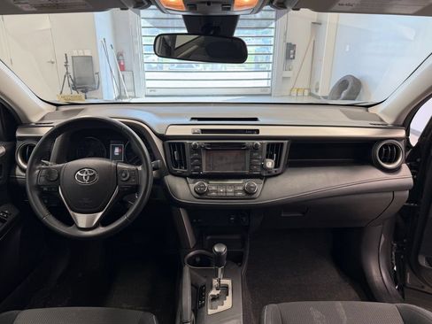 Used 2017 Toyota RAV4 XLE AWD/4WD image 19