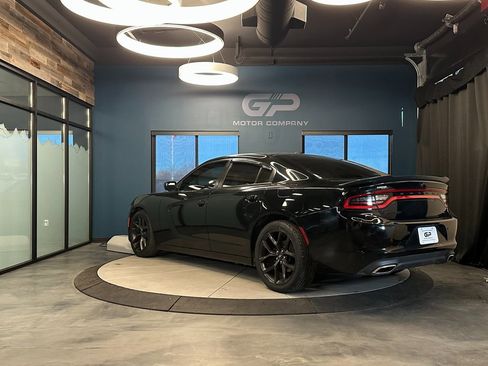 Used 2020 Dodge Charger SXT w/ Blacktop Package image 5