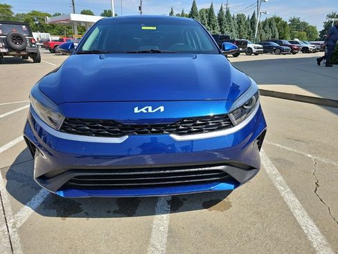 Used 2023 Kia Forte LXS w/ LXS Technology Package FWD image 8