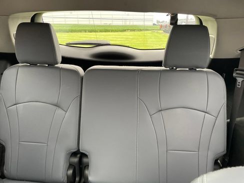 Used 2019 Buick Enclave Premium w/ Experience Buick Package FWD image 8
