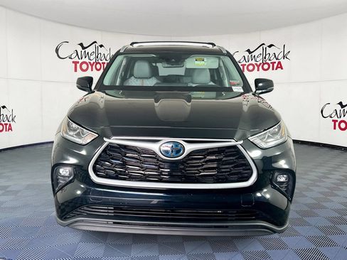 Used 2023 Toyota Highlander Bronze Edition FWD image 3
