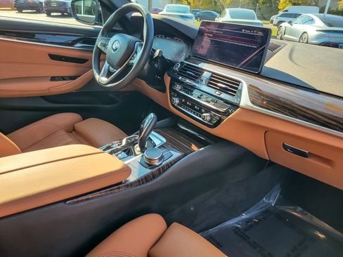 Used 2023 BMW 530e xDrive w/ Premium Package image 24