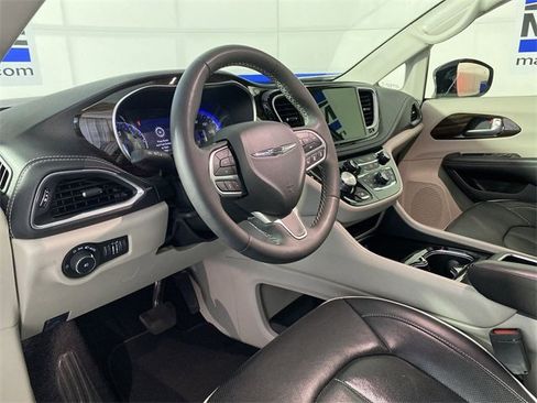 Used 2024 Chrysler Pacifica Limited image 15