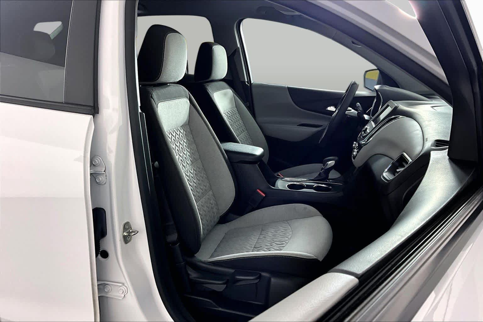 Used 2023 Chevrolet Equinox LS w/ LS Convenience Package FWD image 9