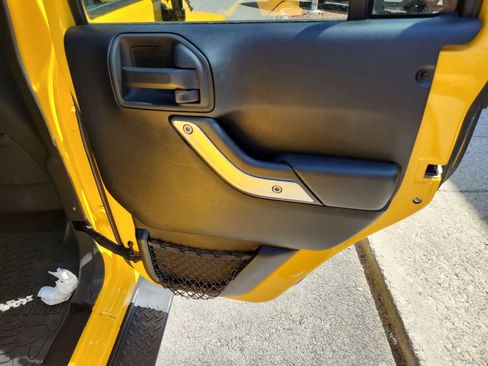 Used 2015 Jeep Wrangler Unlimited Sahara w/ Connectivity Group AWD/4WD image 24