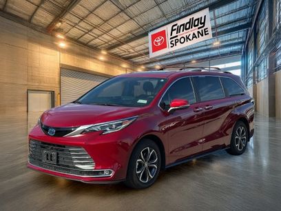 Certified 2025 Toyota Sienna Platinum
