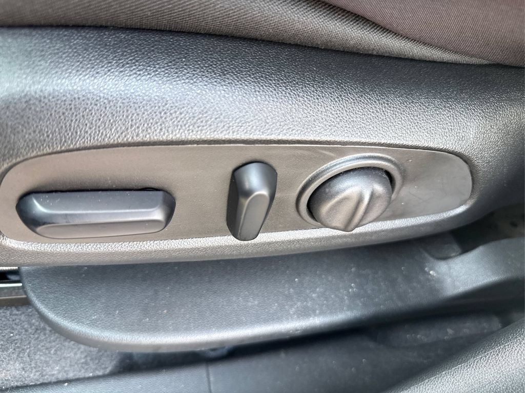 Used 2023 Chevrolet Equinox LT AWD/4WD image 33