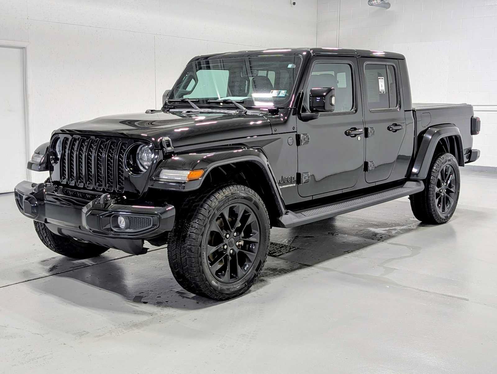 Used 2023 Jeep Gladiator Overland AWD/4WD image 1