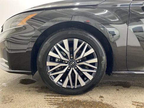 Used 2024 Nissan Altima 2.5 SV image 12