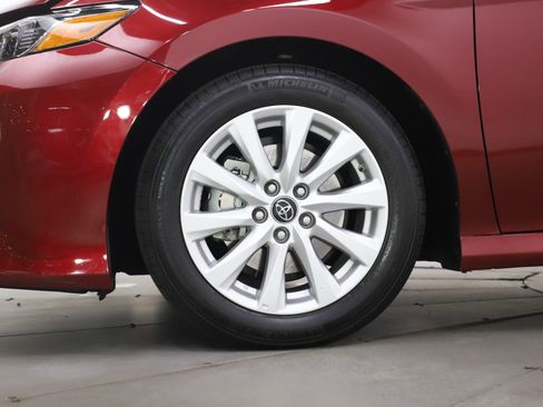 Used 2019 Toyota Camry LE image 28