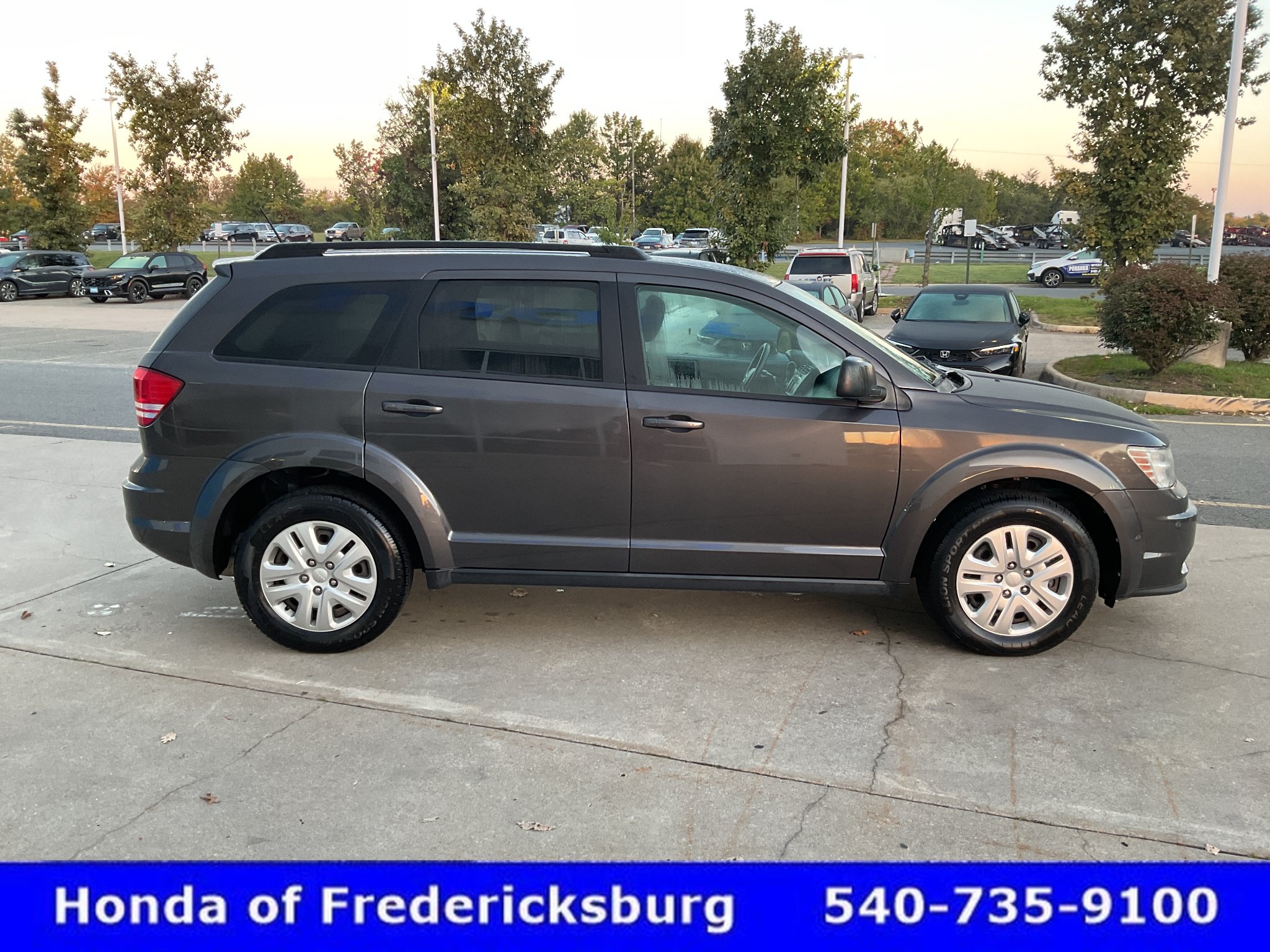 Used 2018 Dodge Journey SE FWD image 7