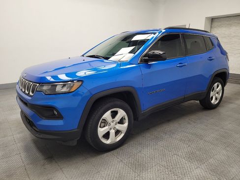 Used 2022 Jeep Compass Latitude image 2