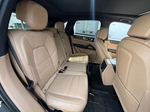 Used 2021 Porsche Cayenne S AWD/4WD image 4