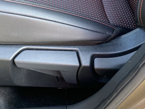 Used 2025 Nissan Kicks SR image 19