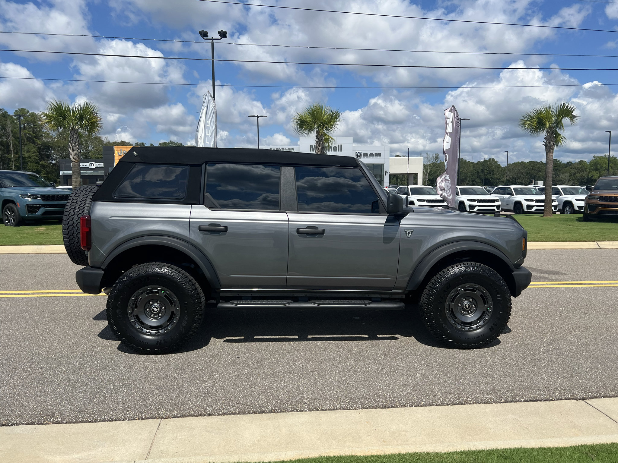 Used 2025 Ford Bronco 4-Door w/ Sasquatch Package AWD/4WD image 6